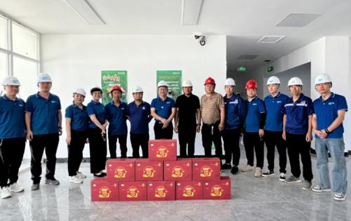 【碧水丹心·黨建聯(lián)盟】黨建進(jìn)工地，夏日送清涼